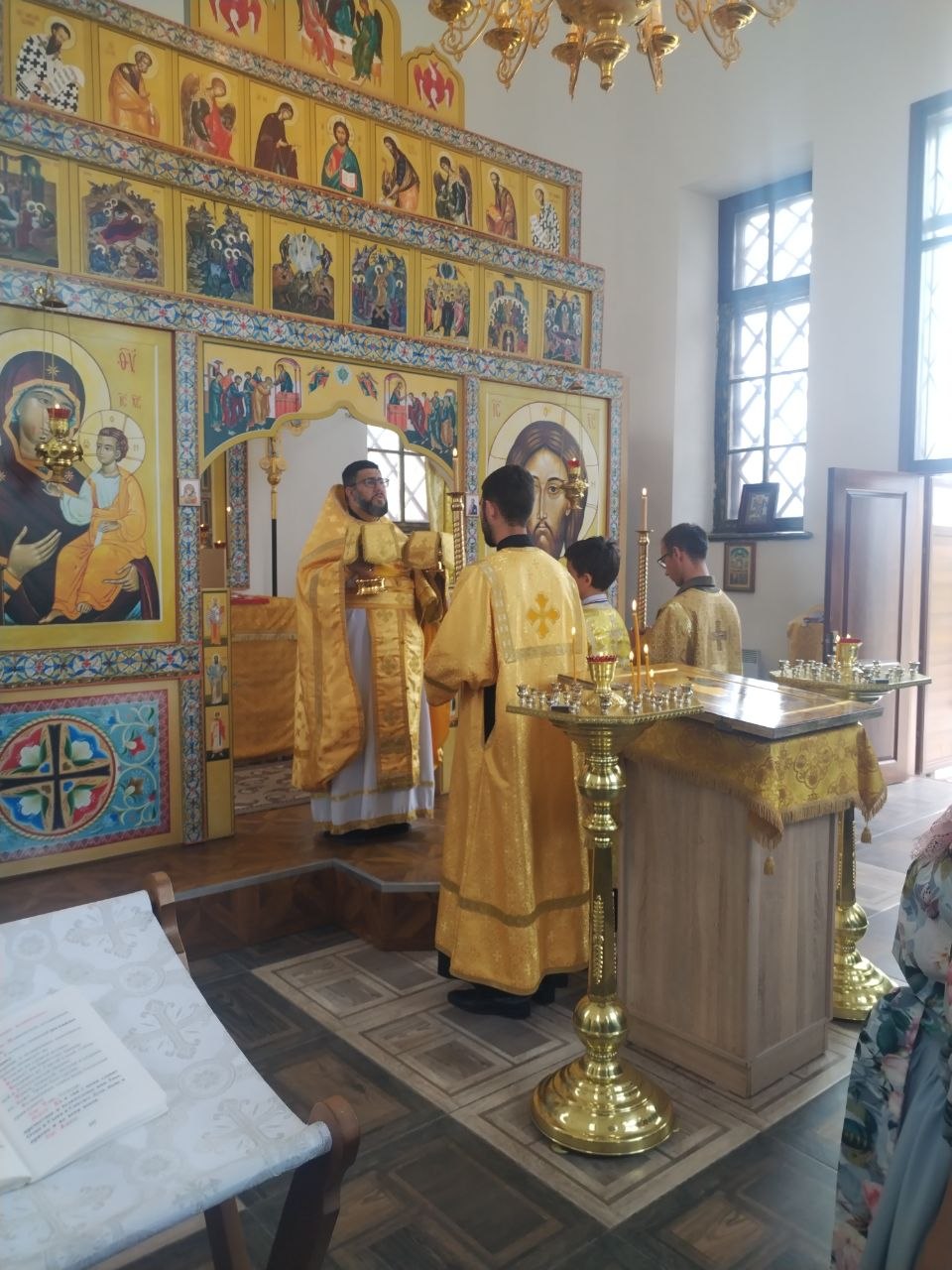 Празднование памяти cлавных и всехвальных первоверховных апостолов Петра и Павла в храмах Ереванско-Армянской епархии: фоторепортаж