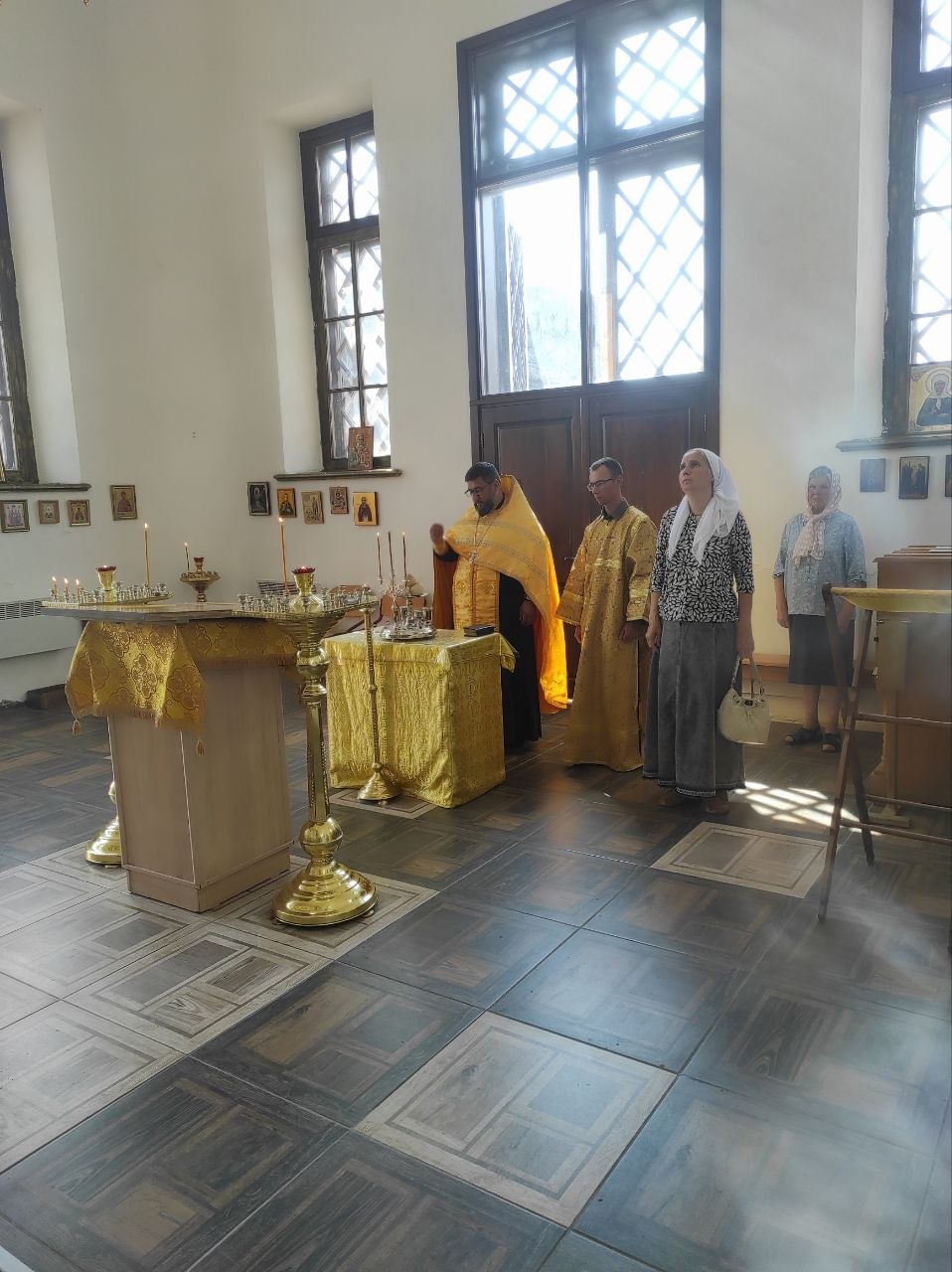 Празднование памяти cлавных и всехвальных первоверховных апостолов Петра и Павла в храмах Ереванско-Армянской епархии: фоторепортаж
