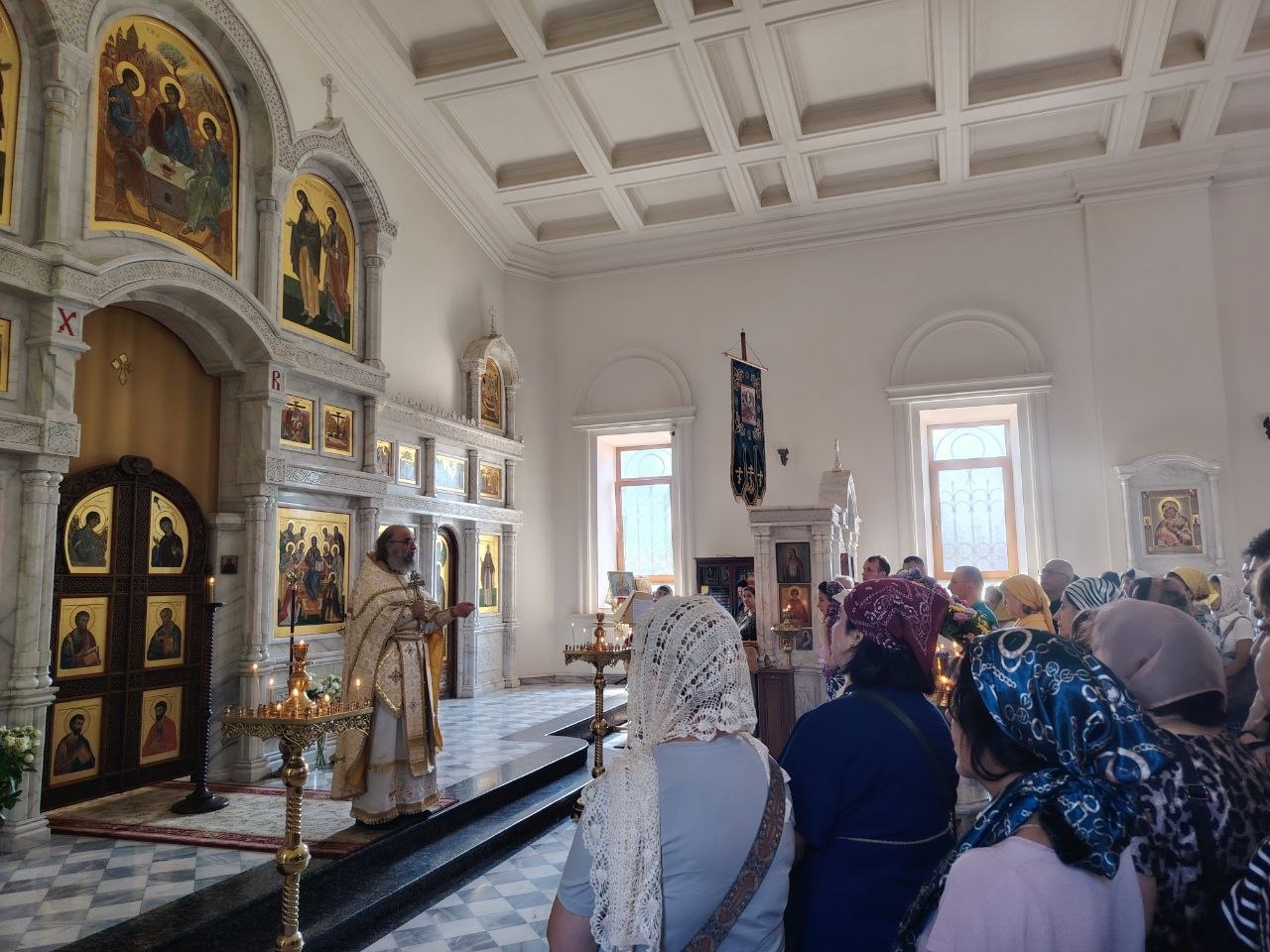 Празднование памяти cлавных и всехвальных первоверховных апостолов Петра и Павла в храмах Ереванско-Армянской епархии: фоторепортаж