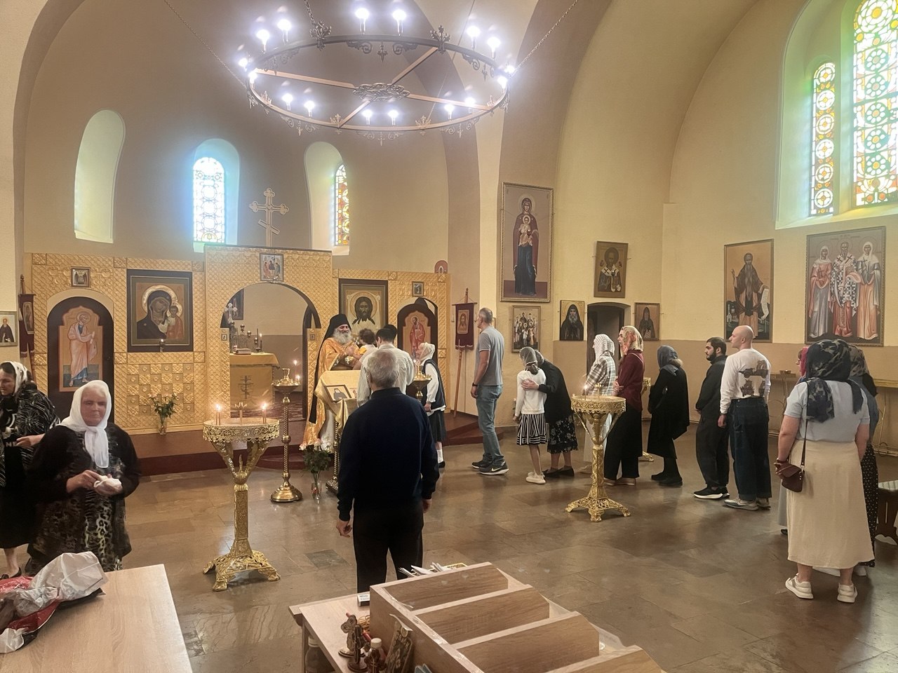 Празднование памяти cлавных и всехвальных первоверховных апостолов Петра и Павла в храмах Ереванско-Армянской епархии: фоторепортаж