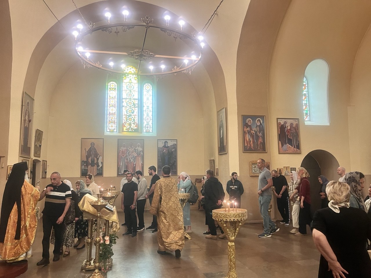 Празднование памяти cлавных и всехвальных первоверховных апостолов Петра и Павла в храмах Ереванско-Армянской епархии: фоторепортаж