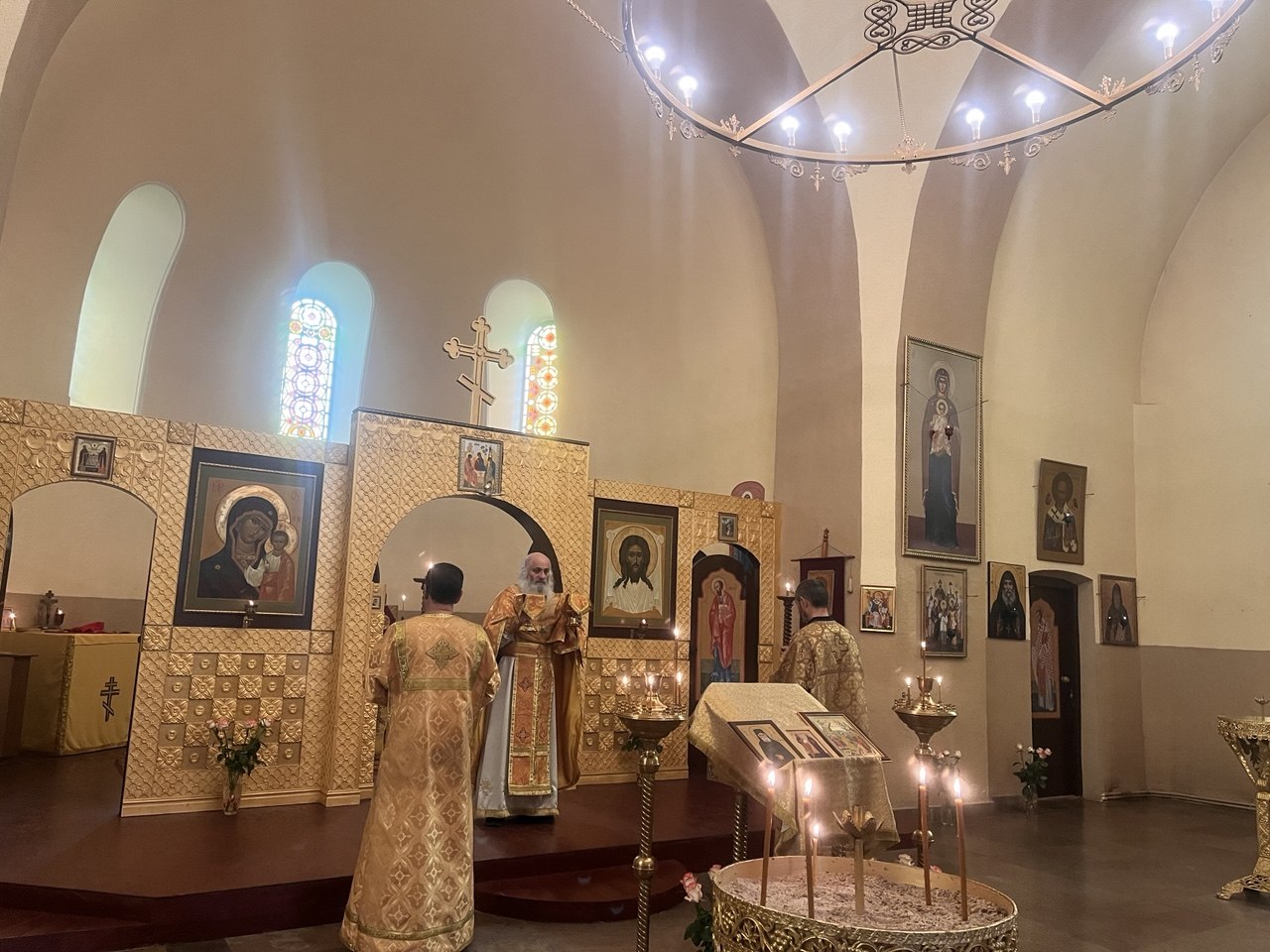 Празднование памяти cлавных и всехвальных первоверховных апостолов Петра и Павла в храмах Ереванско-Армянской епархии: фоторепортаж