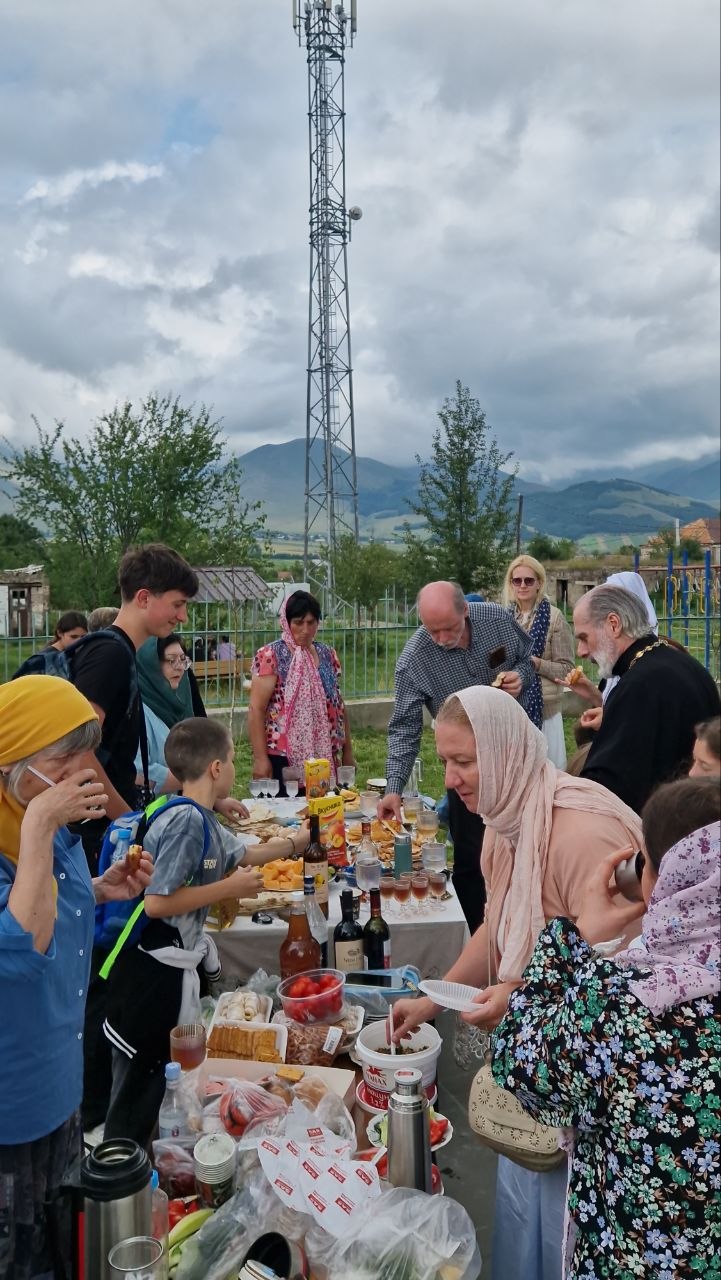 Малое освящение и Литургия в храме свт. Николая в села Амракиц