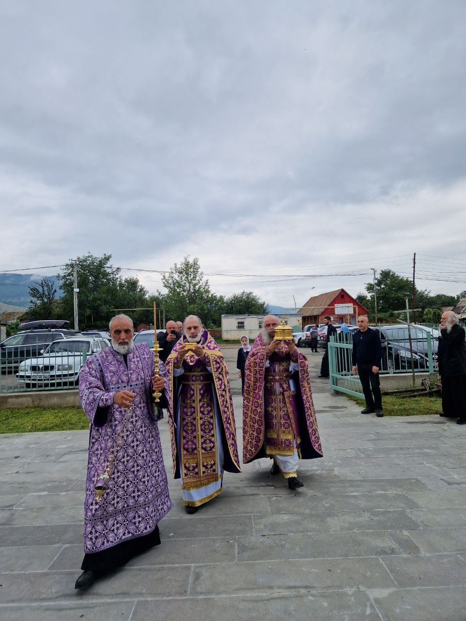 Торжественное перенесение мощей святителей Луки Крымского и Спиридона Тримифунтского в г. Ереван
