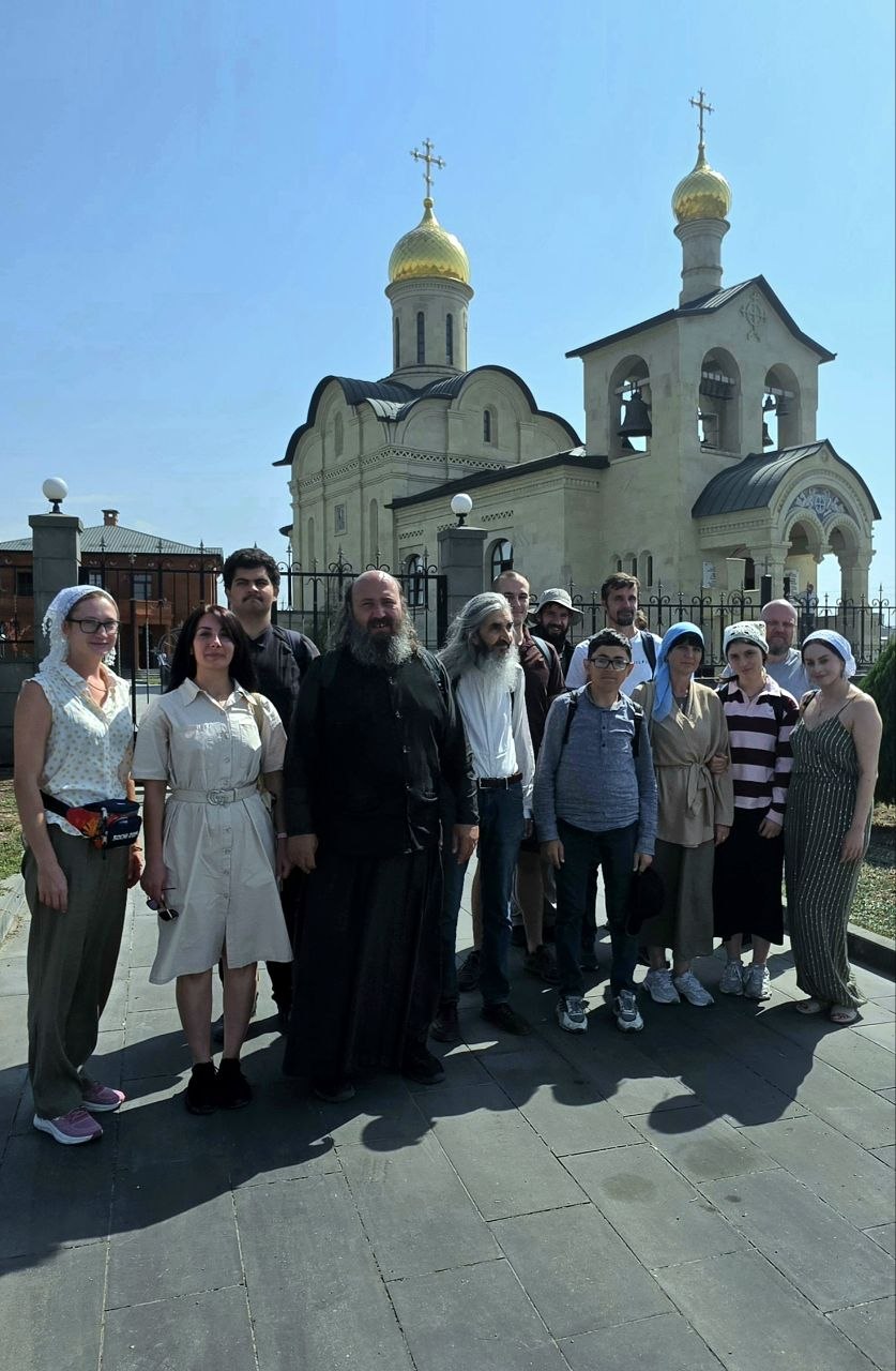 Прихожане совершили пешее паломничество к святыням Эчмиадзина