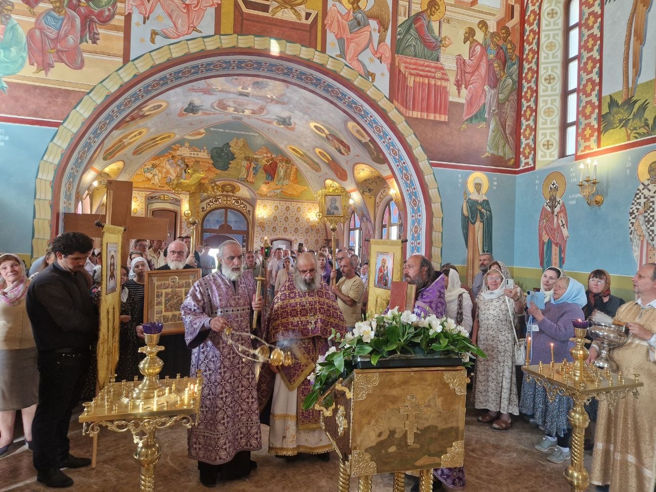 Престольный праздник в Крестовоздвиженском храме Еревана
