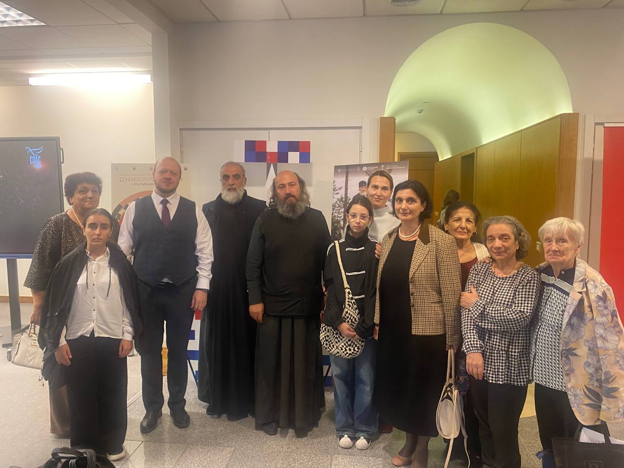 В Русском доме в Ереване открылась выставка и состоялся кинопоказ приуроченный 80-летию Святейшего Патриарха Московского и всея Руси Кирилла.