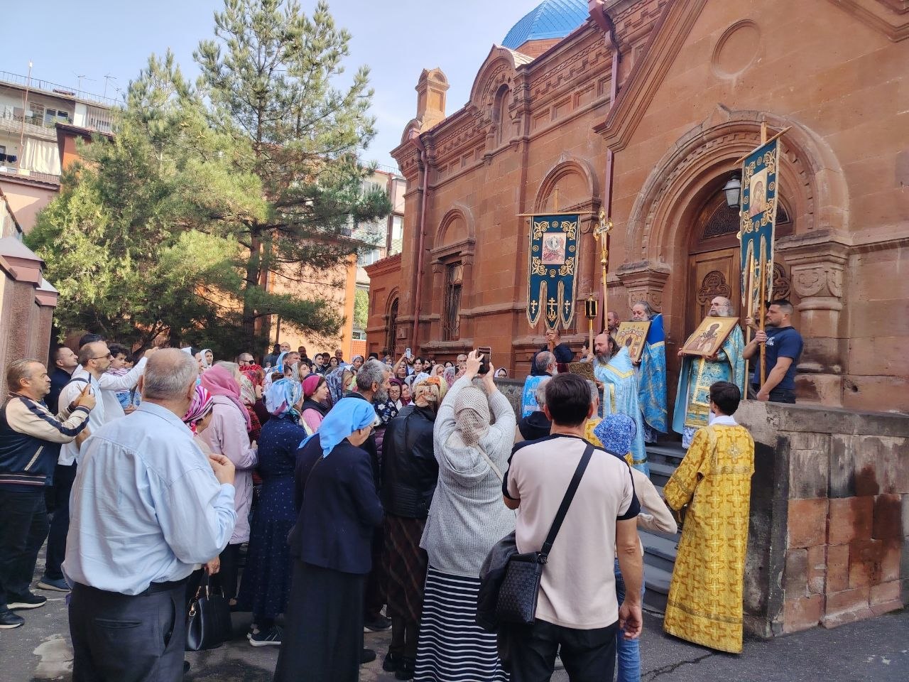 В Ереване молитвенно отметили престольный праздник храма Покрова Пресвятой Богородицы