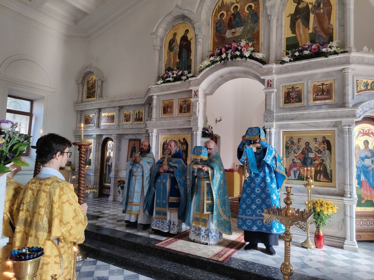 В Ереване молитвенно отметили престольный праздник храма Покрова Пресвятой Богородицы