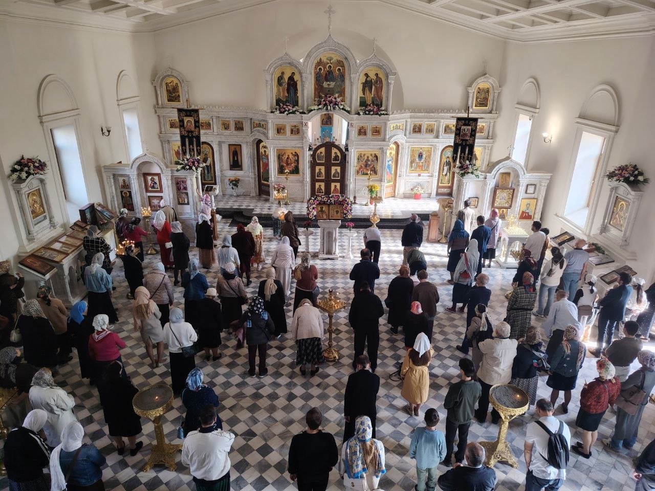 В Ереване молитвенно отметили престольный праздник храма Покрова Пресвятой Богородицы